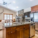 Newly Updated Red Slate 4 Is A 4 Bedrm 3 Full Bathrm Townhome Close To Canyon Lodge That Sleeps 10
