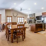Newly Updated Red Slate 4 Is A 4 Bedrm 3 Full Bathrm Townhome Close To Canyon Lodge That Sleeps 10