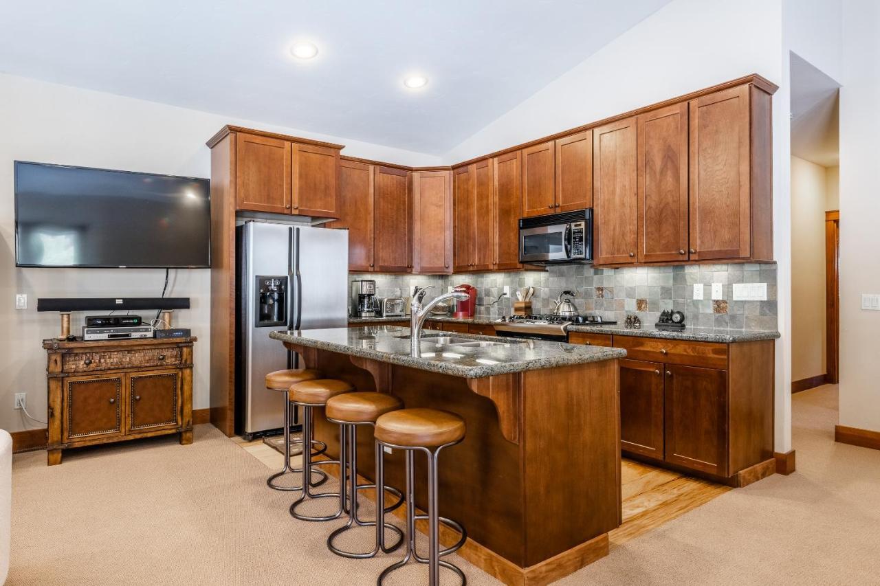 Newly Updated Red Slate 4 Is A 4 Bedrm 3 Full Bathrm Townhome Close To Canyon That Sleeps 10 Holiday home *