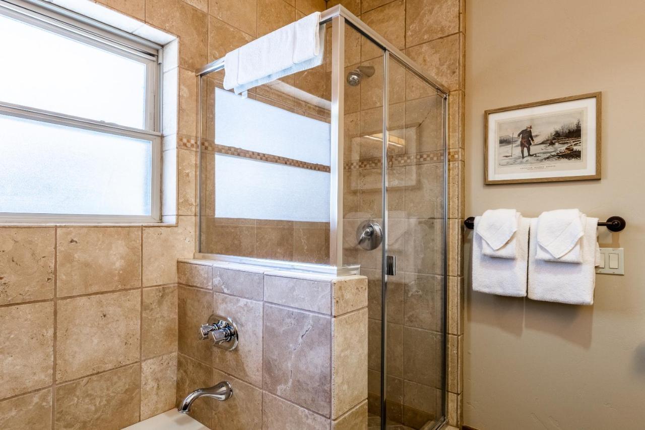 Newly Updated Red Slate 4 Is A 4 Bedrm 3 Full Bathrm Townhome Close To Canyon That Sleeps 10 Mammoth Lakes