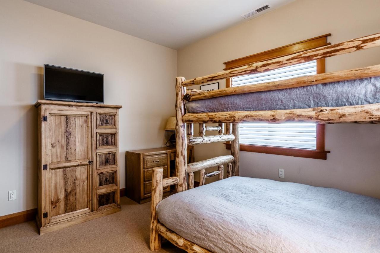 Newly Updated Red Slate 4 Is A 4 Bedrm 3 Full Bathrm Townhome Close To Canyon That Sleeps 10 Mammoth Lakes
